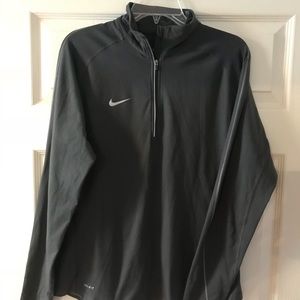 Women’s Nike long sleeve pullover lightweight